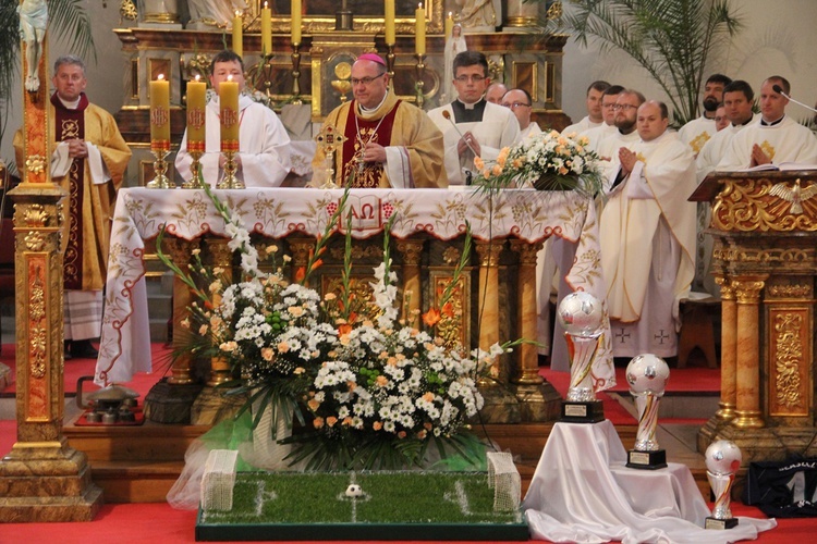 Turniej piłkarski ministrantów w Wołowie (początek)