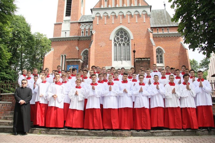 Pielgrzymka ministrantów i lektorów do Wąwolnicy