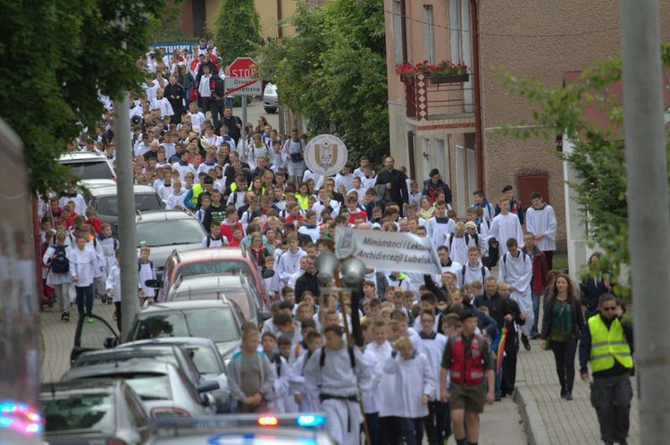 Pielgrzymka ministrantów i lektorów do Wąwolnicy