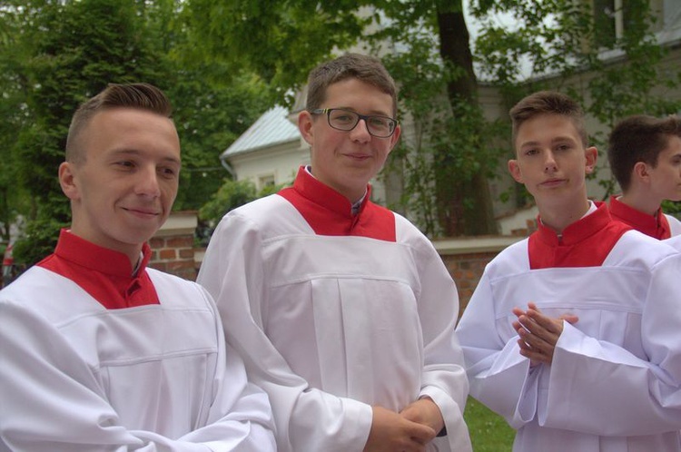 Pielgrzymka ministrantów i lektorów do Wąwolnicy