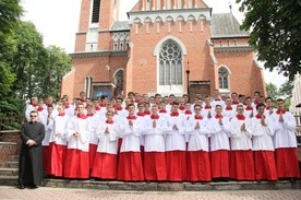 Po kilkumiesięcznym kursie lektorzy zostali przyjęci w poczet ceremoniarzy