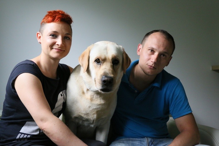 Agnieszka i Jarek Lewiccy wraz ze swym psem zostali przyjaciółmi domu dziecka