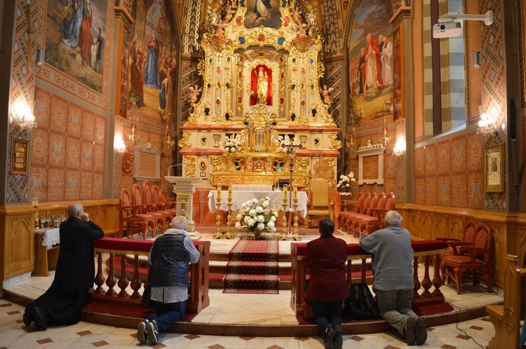 Pielgrzymka Róż Różańcowych do Ludźmierza