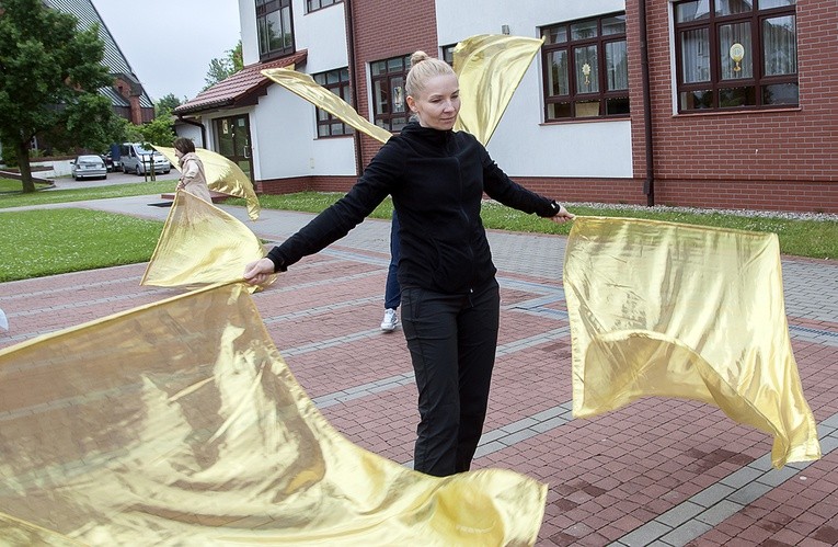 Warsztaty uwielbienia flagami