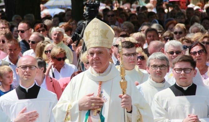 Naśladujmy Maryję w słuchaniu Boga