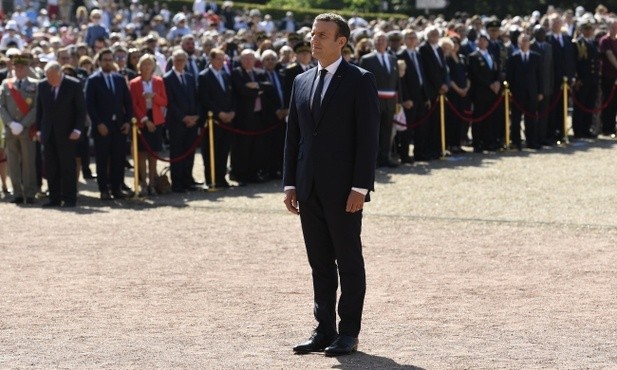 Francja: Macron bierze wszystko