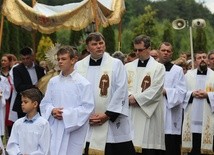 Mszy św. odpustowej połączonej z procesją eucharystyczną przewodniczył ks. Zbigniew Suchecki