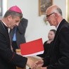 Bp Roman Pindel wręczył dekrety wskazujące nowy zakres posługi duszpasterskiej