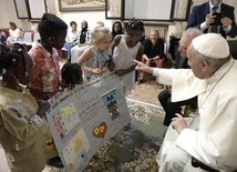 Papież Franciszek spotkał się z grupą uchodźców