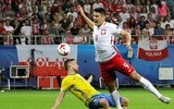 Gol pod koniec meczu uratował Polskę przed odpadnięciem z turnieju