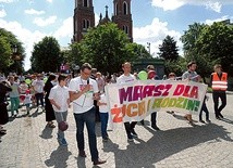 Tradycyjnie marsz w Kutnie wyruszył sprzed kościoła  św. Wawrzyńca.