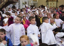 Pielgrzymka do bardzkiego sanktuarium jest największym dorocznym spotkaniem dzieci w diecezji świdnickiej. 