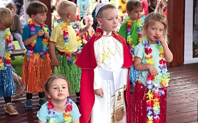 Zadaniem dzieci było przedstawienie scenki z życia ulubionego świętego.