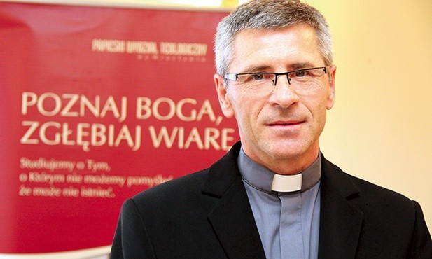 ▼	Rektor Papieskiego Wydziału Teologicznego ks. prof. Włodzimierz Wołyniec.