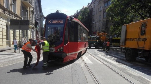 Tramwaj próbował skręcić w Jagiellońską