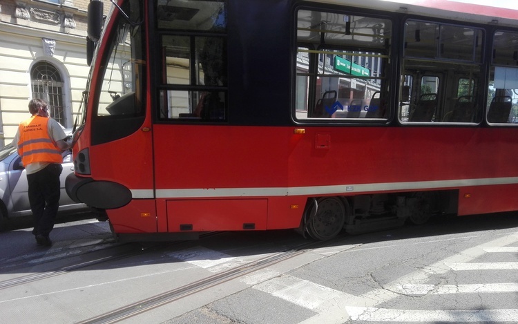 Tramwaj próbował skręcić w Jagiellońską