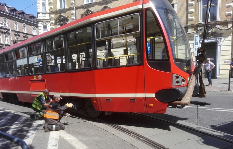 Tramwaj próbował skręcić w Jagiellońską