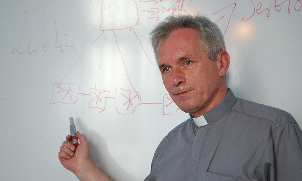 Ks. Mieczysław Puzewicz od wielu lat działa w Centrum Wolontariatu