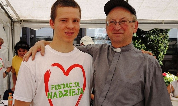 Ks. Józef Walusiak, inicjator "Nadziei" wciąż wspiera organizatorów rodzinych pikników w Bielsku-Białej