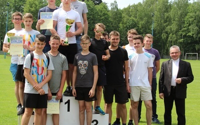 Lekkoatletyczna Spartakiada Służby Liturgicznej w Zabrzegu - 2017