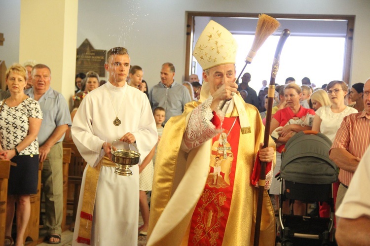 Błogosławieństwo dzieci i wianków oraz poświęcenie tablic w Rzuchowej