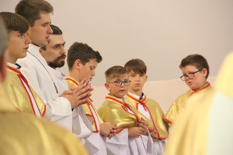 Błogosławieństwo dzieci i wianków oraz poświęcenie tablic w Rzuchowej