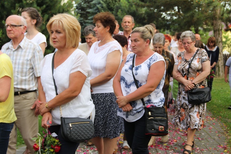 Błogosławieństwo dzieci i wianków oraz poświęcenie tablic w Rzuchowej