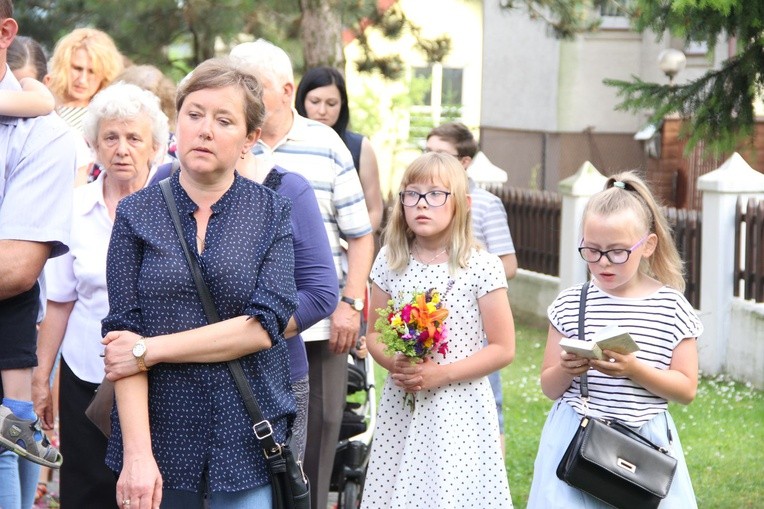 Błogosławieństwo dzieci i wianków oraz poświęcenie tablic w Rzuchowej