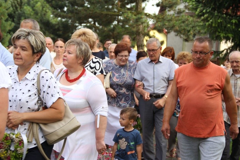 Błogosławieństwo dzieci i wianków oraz poświęcenie tablic w Rzuchowej