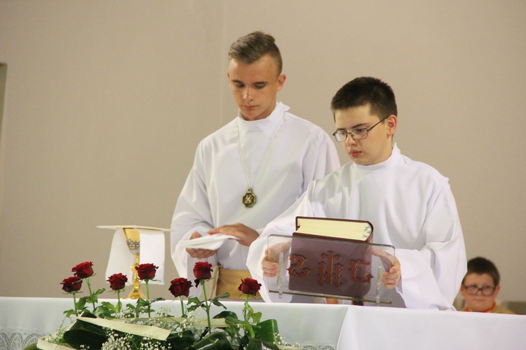 Błogosławieństwo dzieci i wianków oraz poświęcenie tablic w Rzuchowej