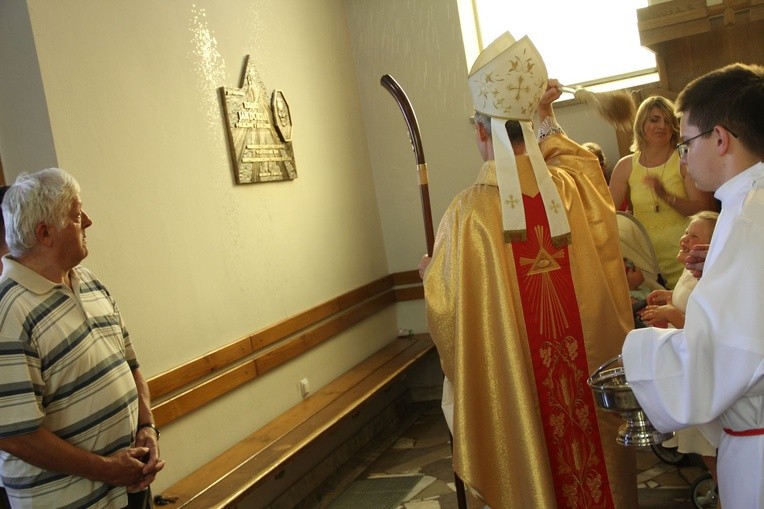 Błogosławieństwo dzieci i wianków oraz poświęcenie tablic w Rzuchowej