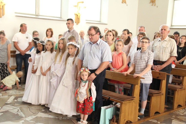 Błogosławieństwo dzieci i wianków oraz poświęcenie tablic w Rzuchowej