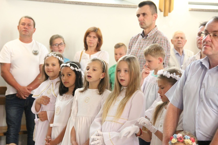 Błogosławieństwo dzieci i wianków oraz poświęcenie tablic w Rzuchowej