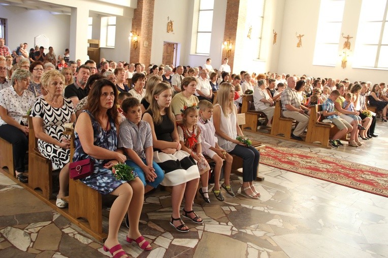Błogosławieństwo dzieci i wianków oraz poświęcenie tablic w Rzuchowej