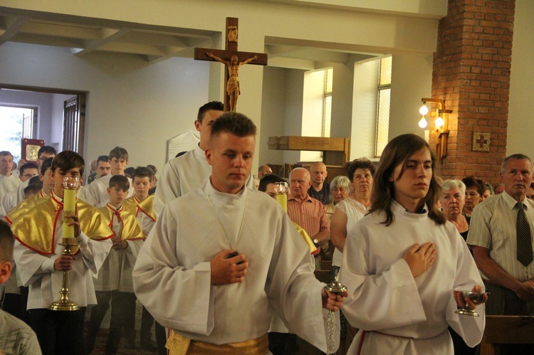 Błogosławieństwo dzieci i wianków oraz poświęcenie tablic w Rzuchowej