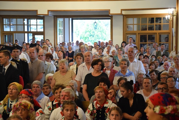 Powitanie ikony MB Częstochowskiej w parafii MB Nieustającej Pomocy w Łowiczu