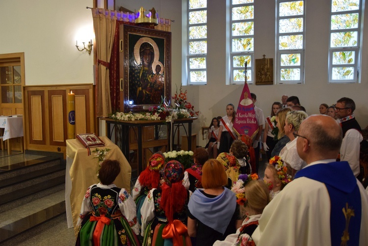 Powitanie ikony MB Częstochowskiej w parafii MB Nieustającej Pomocy w Łowiczu