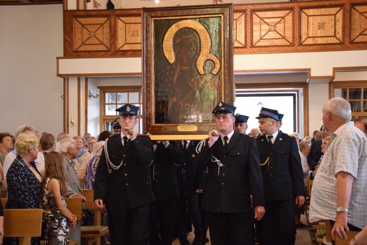 Powitanie ikony MB Częstochowskiej w parafii MB Nieustającej Pomocy w Łowiczu