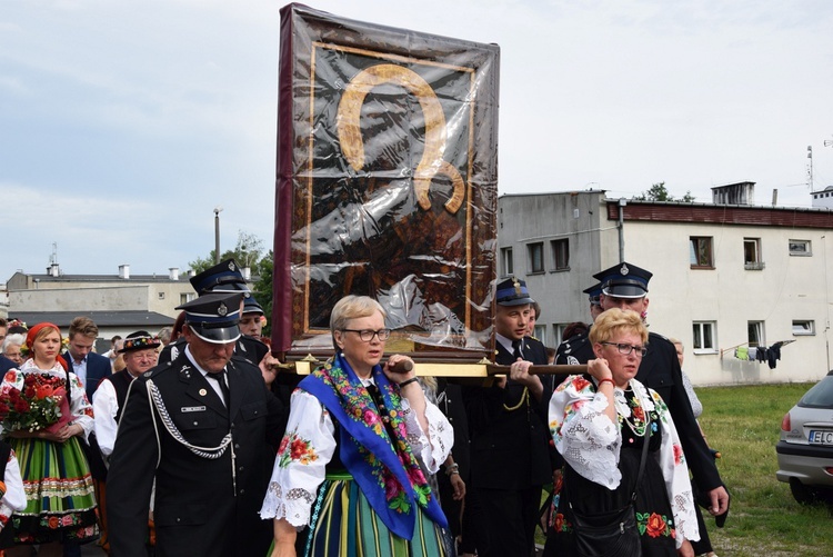 Powitanie ikony MB Częstochowskiej w parafii MB Nieustającej Pomocy w Łowiczu