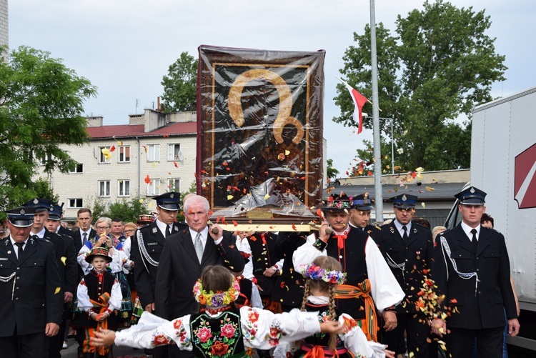 Powitanie ikony MB Częstochowskiej w parafii MB Nieustającej Pomocy w Łowiczu