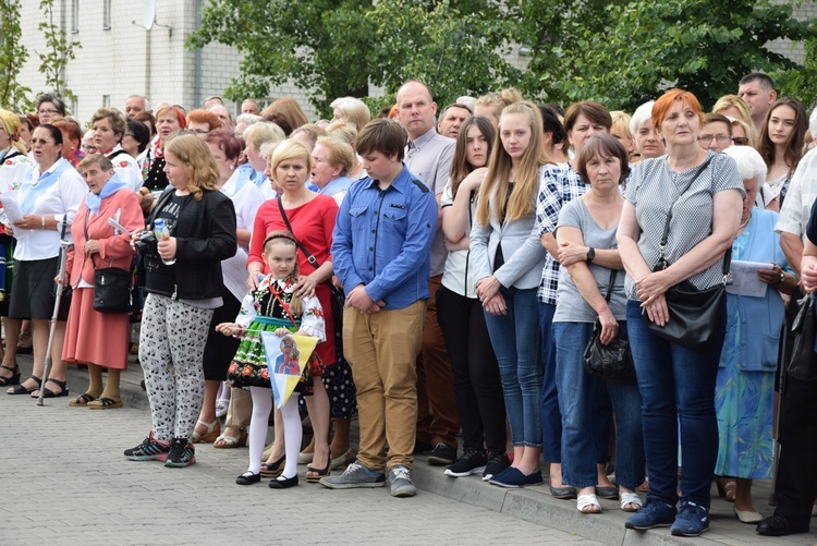 Powitanie ikony MB Częstochowskiej w parafii MB Nieustającej Pomocy w Łowiczu