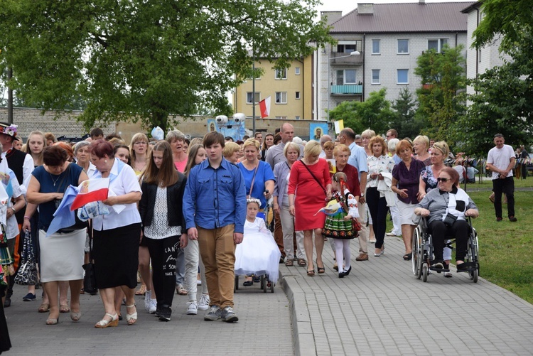 Powitanie ikony MB Częstochowskiej w parafii MB Nieustającej Pomocy w Łowiczu