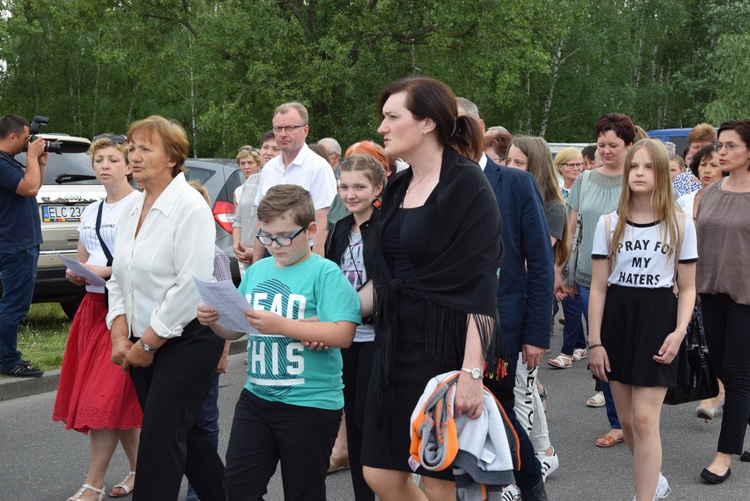 Powitanie ikony MB Częstochowskiej w parafii MB Nieustającej Pomocy w Łowiczu