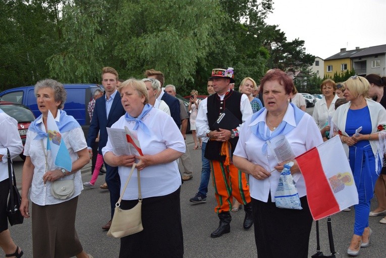 Powitanie ikony MB Częstochowskiej w parafii MB Nieustającej Pomocy w Łowiczu