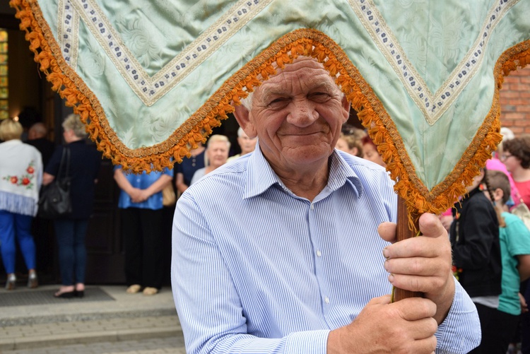 Powitanie ikony MB Częstochowskiej w parafii MB Nieustającej Pomocy w Łowiczu