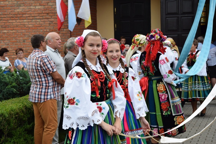 Powitanie ikony MB Częstochowskiej w parafii MB Nieustającej Pomocy w Łowiczu