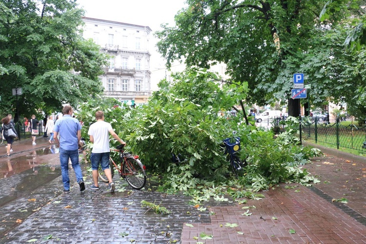 Szkody po nawałnicy w Krakowie