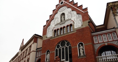 To Serce uczy nas miłości