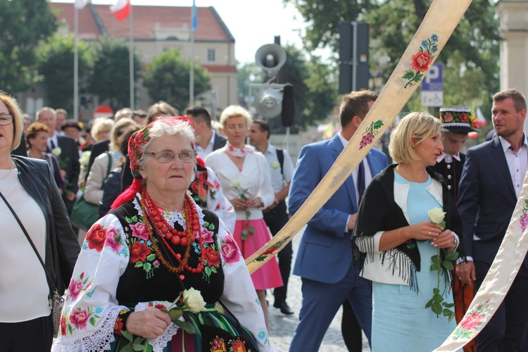 Powitanie ikony MB Częstochowskiej w katedrze łowickiej