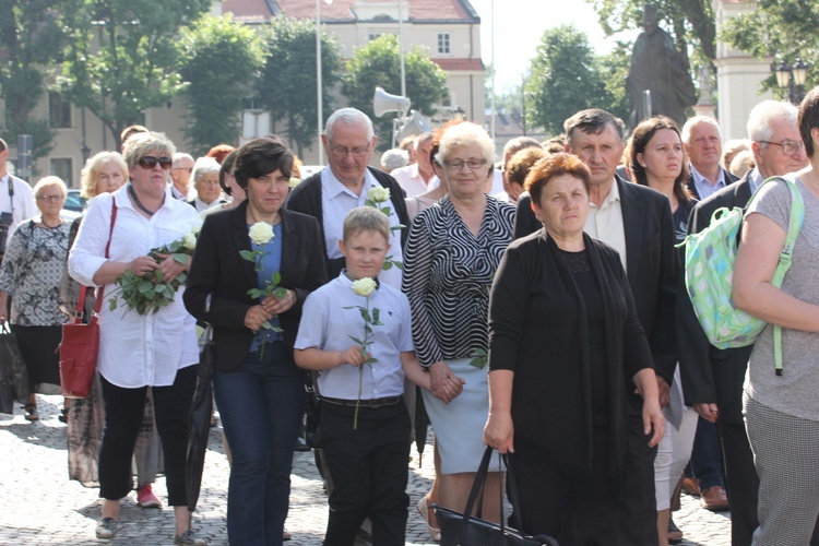 Powitanie ikony MB Częstochowskiej w katedrze łowickiej